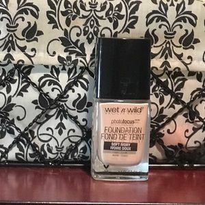 Wet n Wild photofocus Foundation
